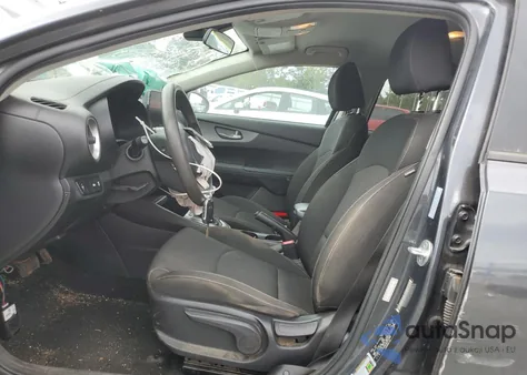 2021 Kia Forte Fe z USA, uszkodzony, nr VIN 3KPF24AD0ME352988